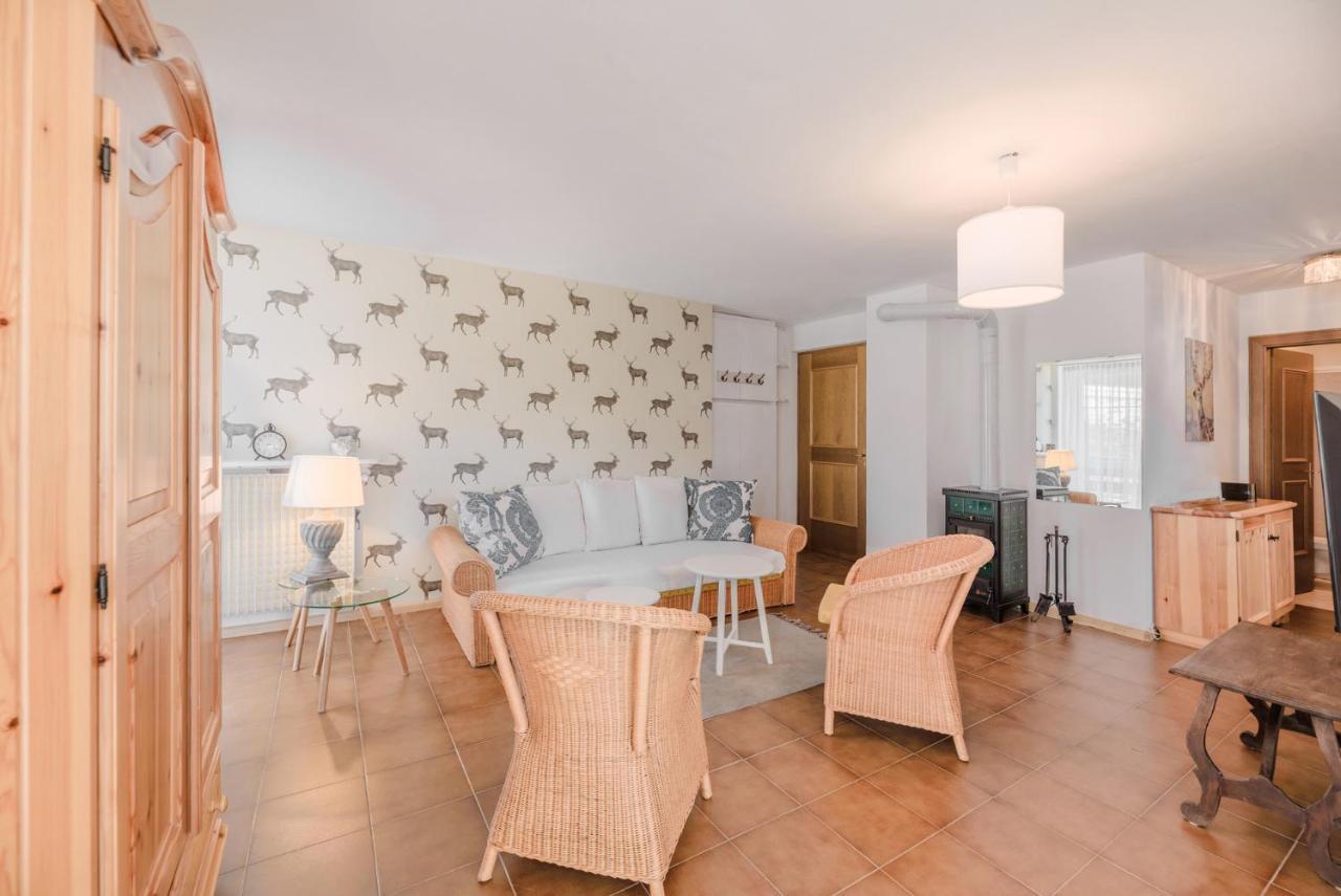 Renoviertes Apartment Mit Terrasse An Der Piste Mit Kostenlosen Wifi Карецца-аль-Лаго Экстерьер фото